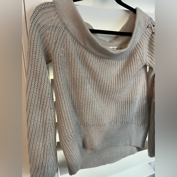 Off Shoulder Sweater - Picture 4 of 5